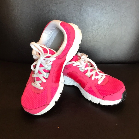 Nike Other - Nike pink dual fusion ST2 sneakers size 7Y